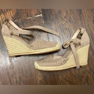NWOT Kelly & Katie Suede Wedge Heels